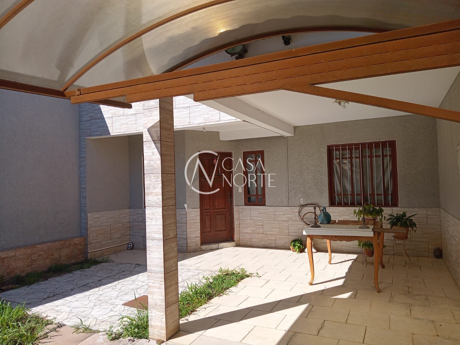 Casa à venda com 2 quartos, 183m², 1 suíte, 2 vagas, Rua Jacipuia no bairro Guarujá em Porto Alegre