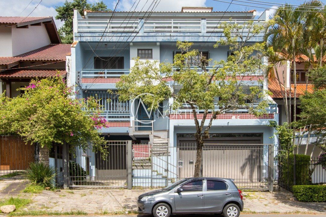 Casa à venda com 4 quartos, 340m², 1 suíte, 3 vagas, Avenida Fábio Araújo Santos no bairro Nonoai em Porto Alegre