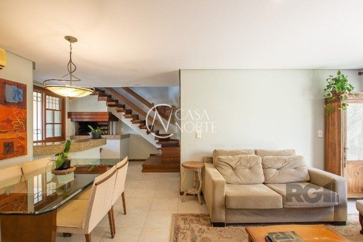 Casa de Condomínio à venda com 3 quartos, 219m², 1 suíte, 2 vagas, Rua Vicente Failace no bairro Tristeza em Porto Alegre