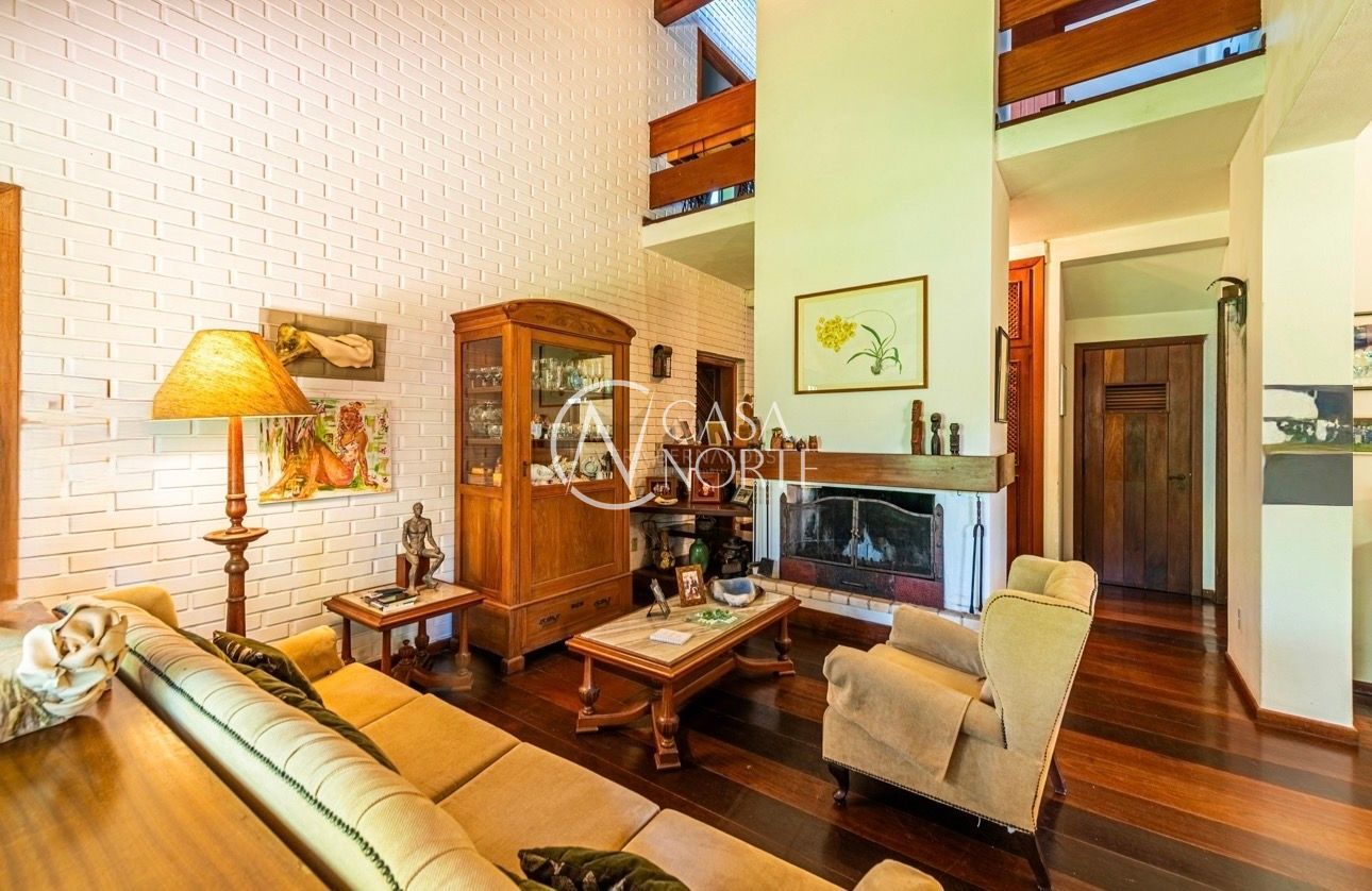 Casa à venda com 4 quartos, 261m², 2 suítes, 5 vagas, Avenida Arlindo Pasqualini no bairro Jardim Isabel em Porto Alegre