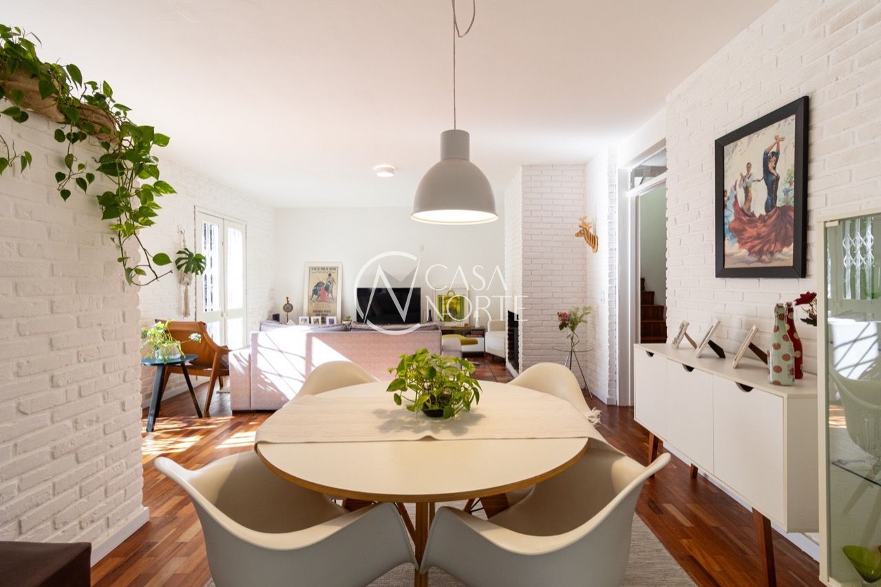 Casa à venda com 3 quartos, 132m², 2 vagas, Rua Álvares Machado no bairro Petrópolis em Porto Alegre