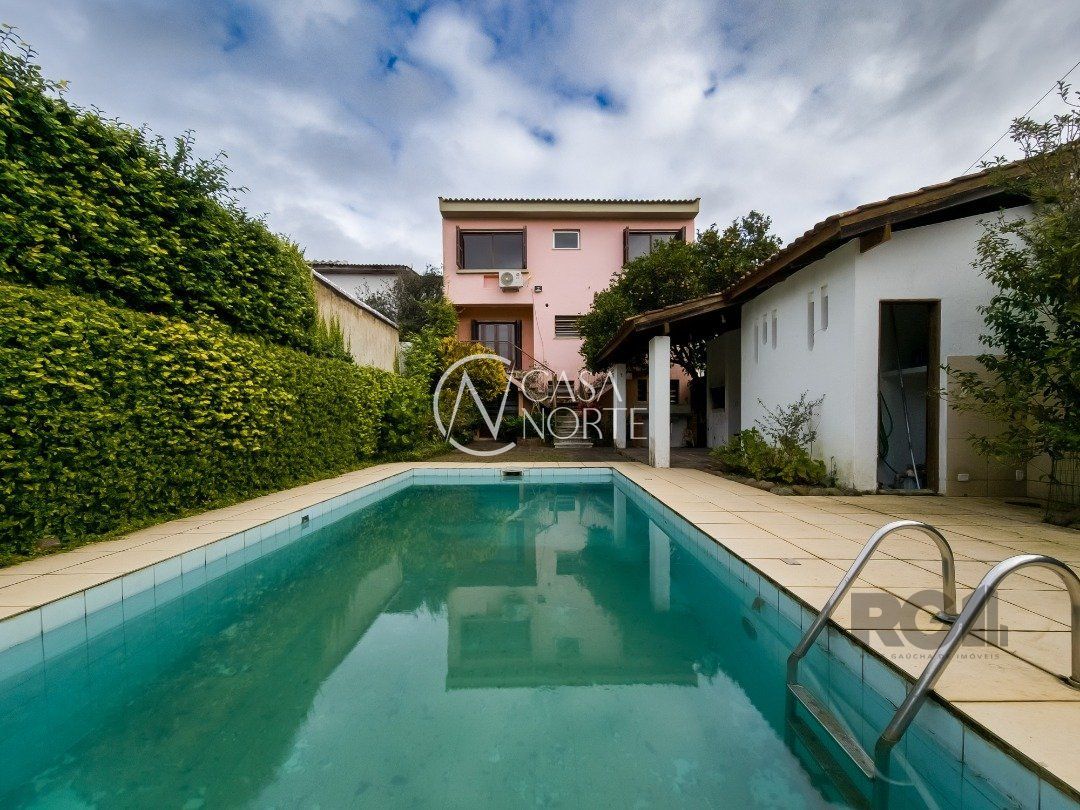 Casa à venda com 4 quartos, 484m², 2 suítes, 4 vagas, Rua Otávio Faria no bairro Teresópolis em Porto Alegre