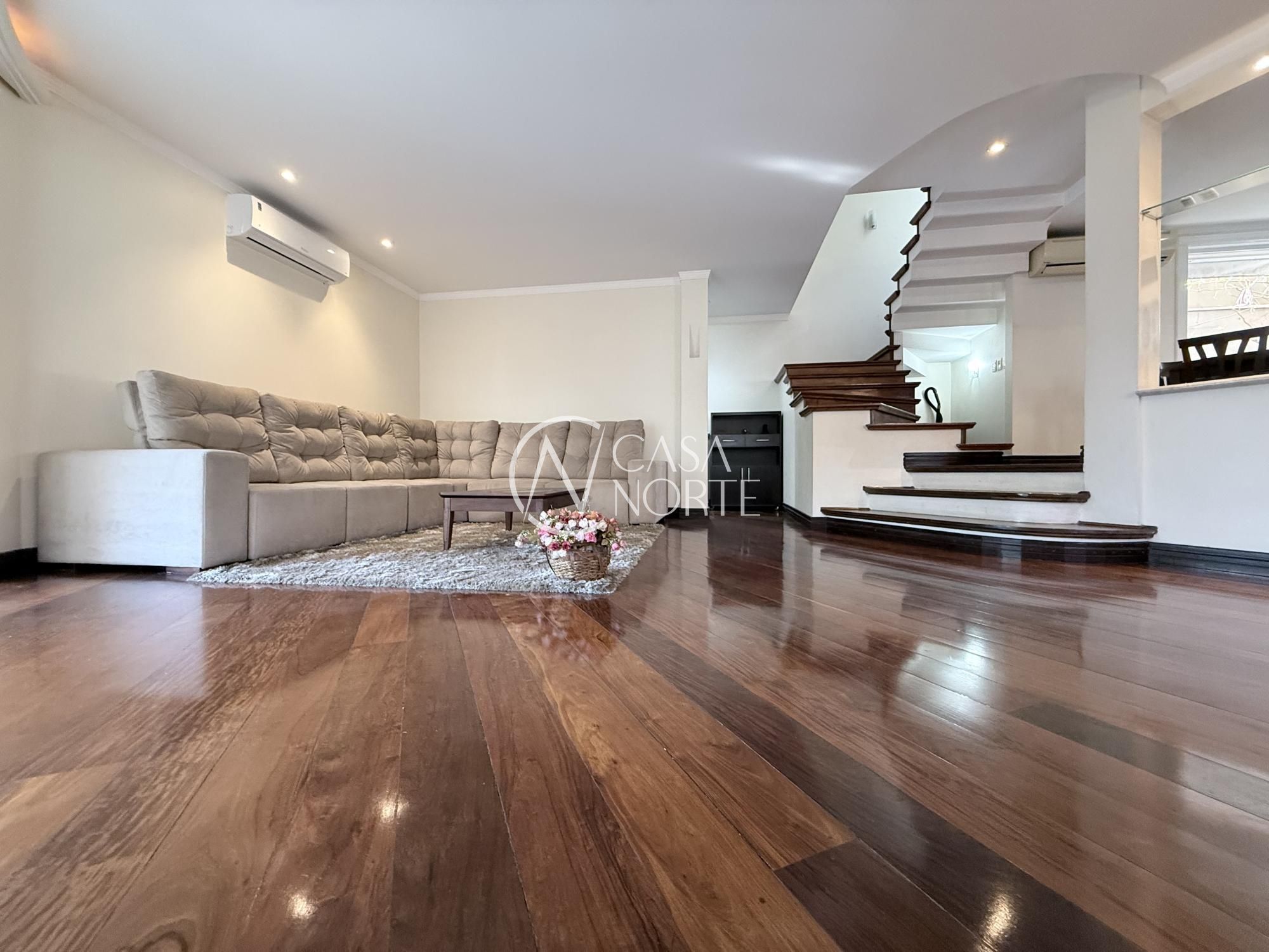 Casa à venda com 5 quartos, 458m², 3 suítes, 3 vagas, Rua Miracema no bairro Chácara das Pedras em Porto Alegre