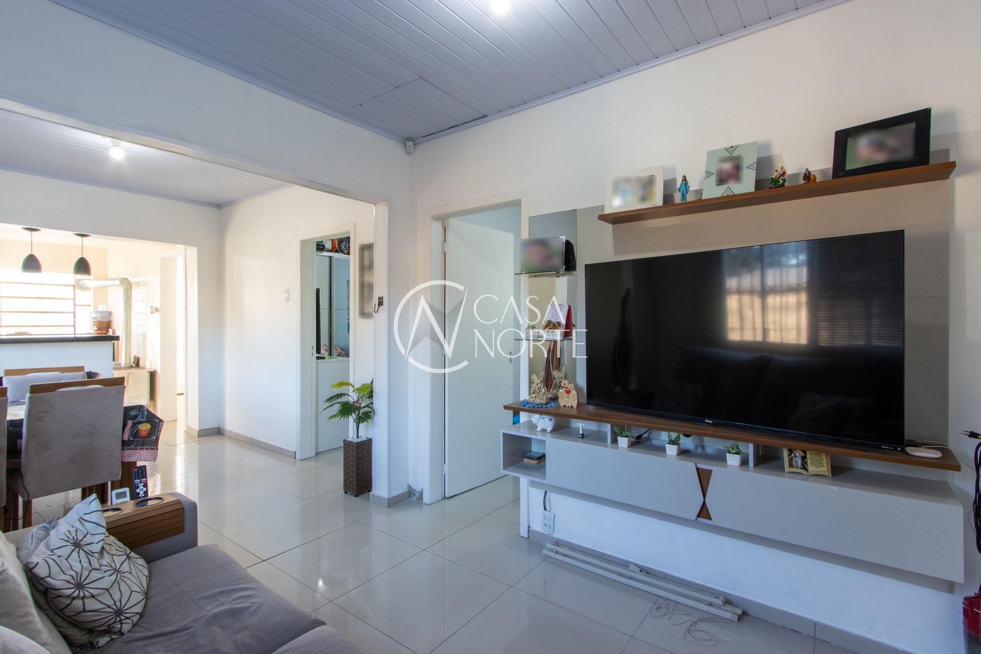 Casa à venda com 3 quartos, 134m², 5 vagas, Rua Amapa no bairro Vila Nova em Porto Alegre