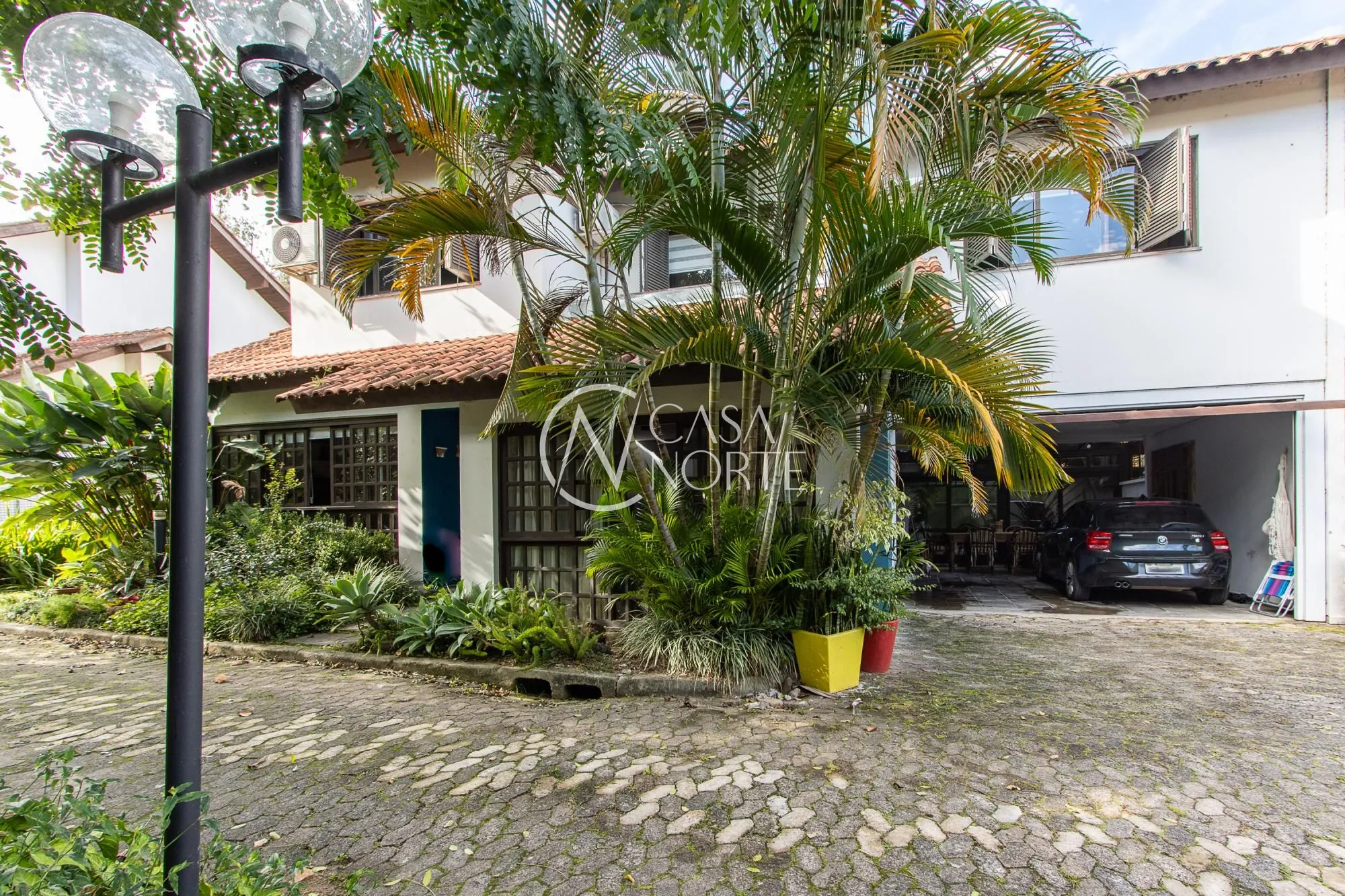 Casa de Condomínio à venda com 4 quartos, 318m², 1 suíte, 2 vagas, Rua Manoel Leão no bairro Pedra Redonda em Porto Alegre