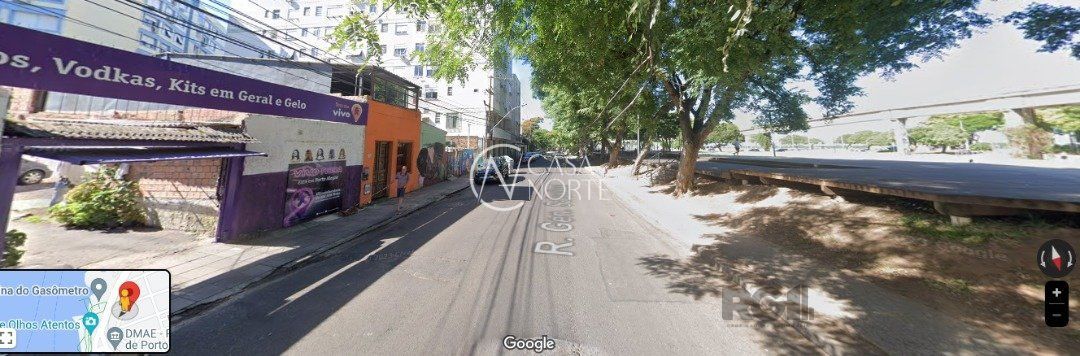 Terreno à venda  com 140m², Rua General Salustiano no bairro Centro Histórico em Porto Alegre