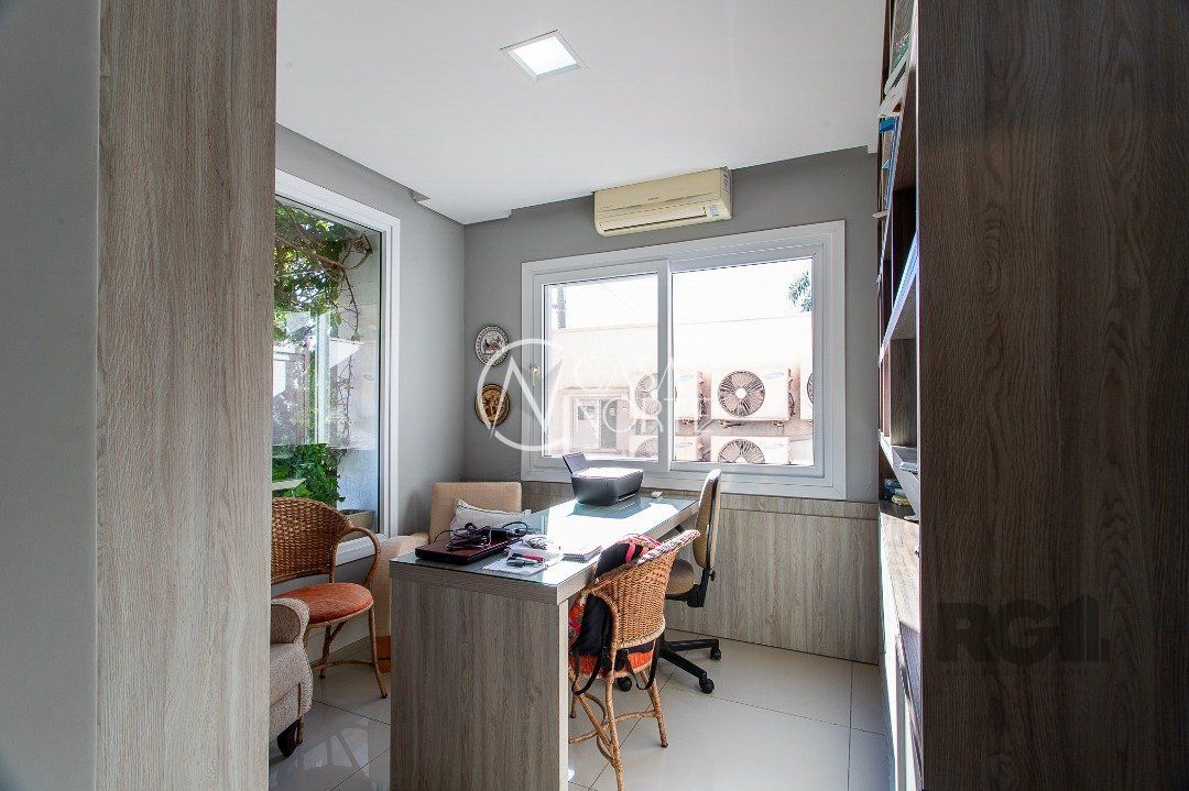 Casa de Condomínio à venda com 4 quartos, 219m², 4 suítes, 2 vagas, Avenida Juca Batista no bairro Terraville em Porto Alegre