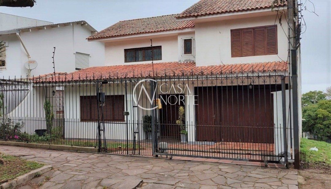 Casa à venda com 6 quartos, 352m², 1 suíte, 3 vagas, Rua Dona Otilia no bairro Santa Tereza em Porto Alegre