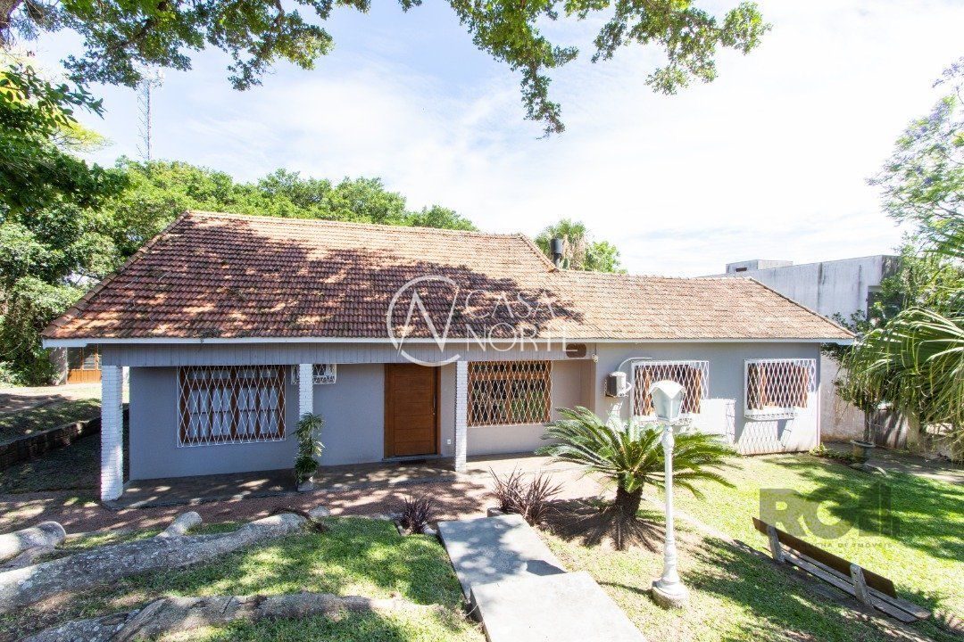 Casa à venda com 4 quartos, 218m², 1 suíte, 7 vagas, Rua dos Guaranis no bairro Espírito Santo em Porto Alegre