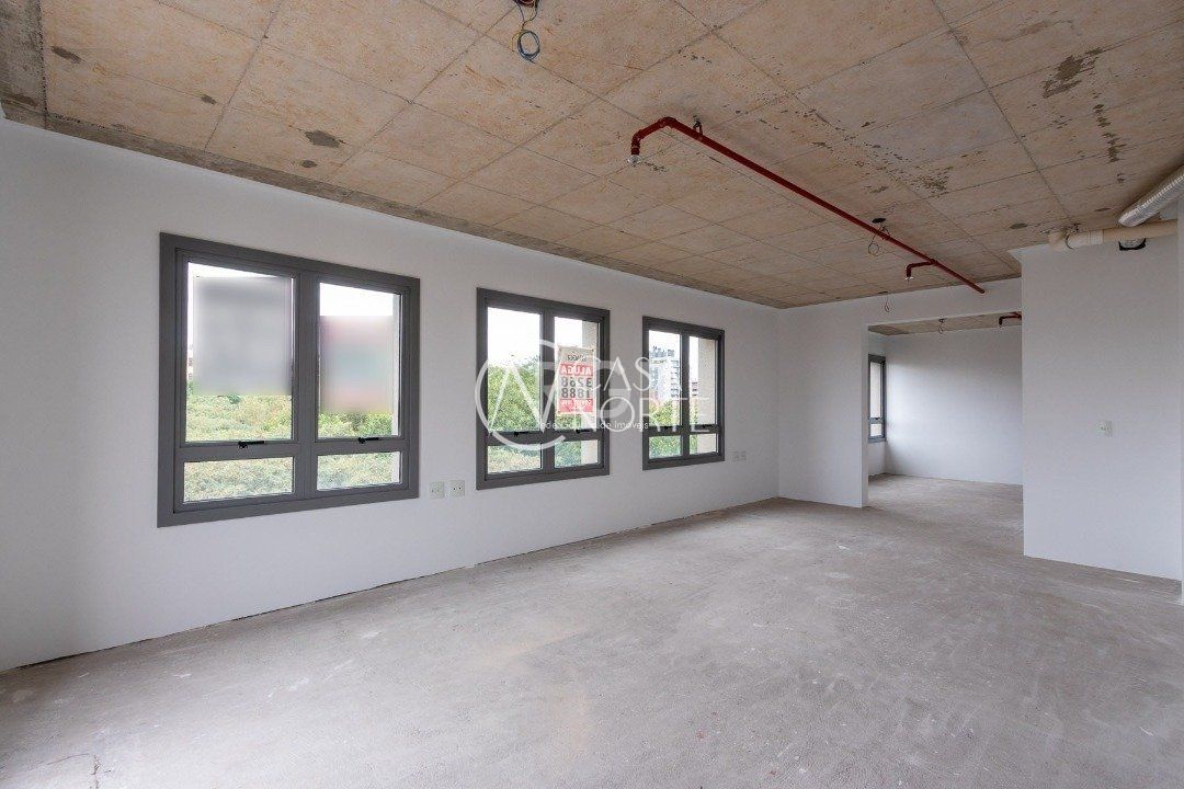 Sala Comercial à venda , 104m², Avenida Mariland no bairro São João em Porto Alegre