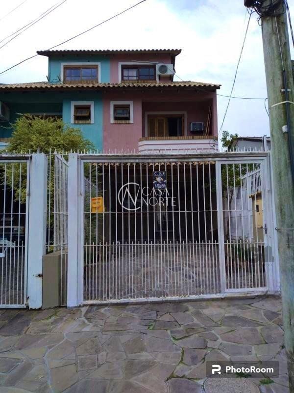 Casa à venda com 2 quartos, 148m², 1 suíte, 2 vagas, Rua James Bocacio no bairro Hípica em Porto Alegre