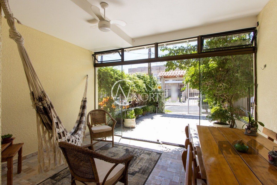 Casa à venda com 3 quartos, 154m², 1 suíte, 1 vaga, Rua Helio Felix Frey no bairro Espírito Santo em Porto Alegre