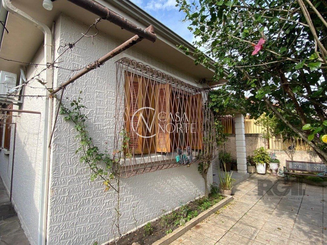 Casa à venda com 3 quartos, 115m², 5 vagas, Rua Dona Firmina no bairro Vila São José em Porto Alegre