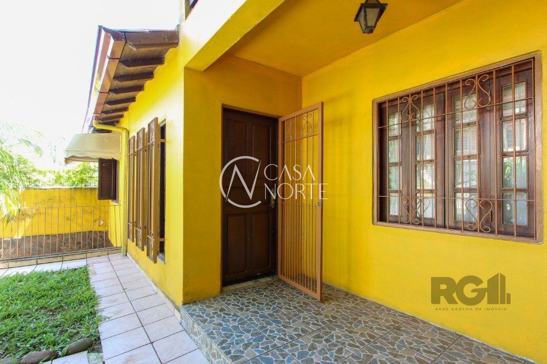 Casa à venda com 4 quartos, 307m², 2 suítes, 2 vagas, Rua Altos da Amapa no bairro Vila Nova em Porto Alegre