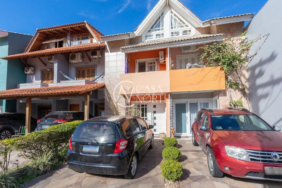 Casa de Condomínio à venda com 4 quartos, 174m², 1 suíte, 2 vagas, Avenida Juca Batista no bairro Cavalhada em Porto Alegre