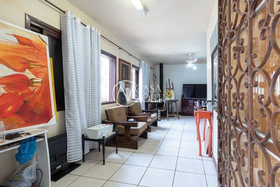 Casa à venda com 6 quartos, 149m², 2 suítes, Rua Fabio de Barros no bairro Nonoai em Porto Alegre