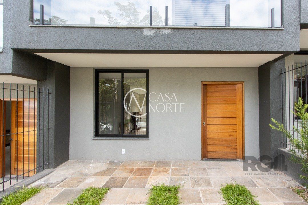 Sobrado à venda com 3 quartos, 96m², 1 suíte, 2 vagas, Rua Santa Vitória no bairro Tristeza em Porto Alegre