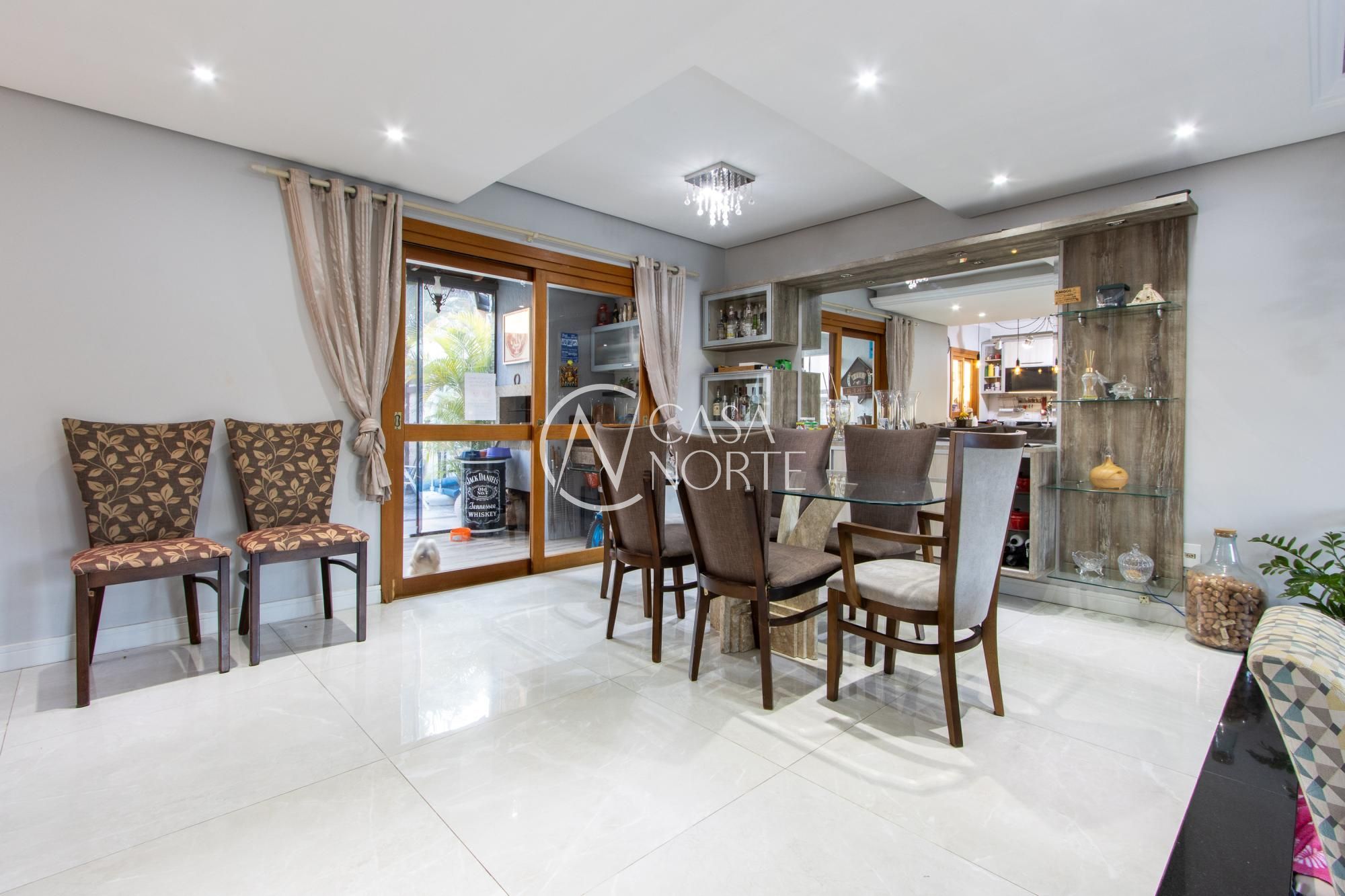 Casa à venda com 3 quartos, 170m², 1 suíte, 2 vagas, Rua Ivo Walter Kern no bairro Hípica em Porto Alegre