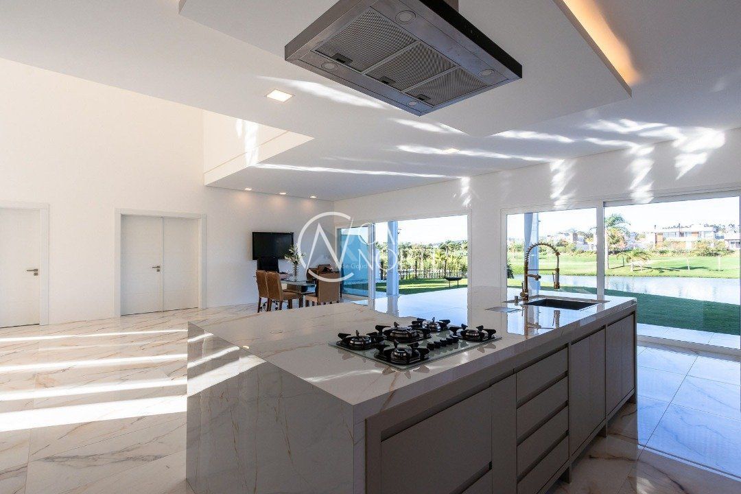 Casa de Condomínio à venda com 5 quartos, 388m², 3 suítes, 4 vagas, Avenida Juca Batista no bairro Terraville em Porto Alegre