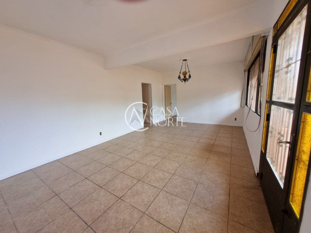 Casa à venda com 3 quartos, 180m², 1 suíte, 3 vagas, Avenida Icaraí no bairro Cristal em Porto Alegre