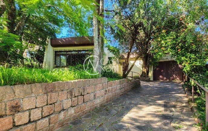 Terreno à venda com 4 quartos com 480m², 1 suíte, 3 vagas, Rua Miguel Couto no bairro Menino Deus em Porto Alegre