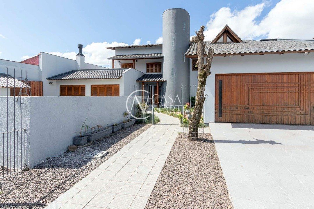 Casa à venda com 5 quartos, 451m², 1 suíte, 4 vagas, Rua Alfredo Silveira Dias no bairro Nonoai em Porto Alegre