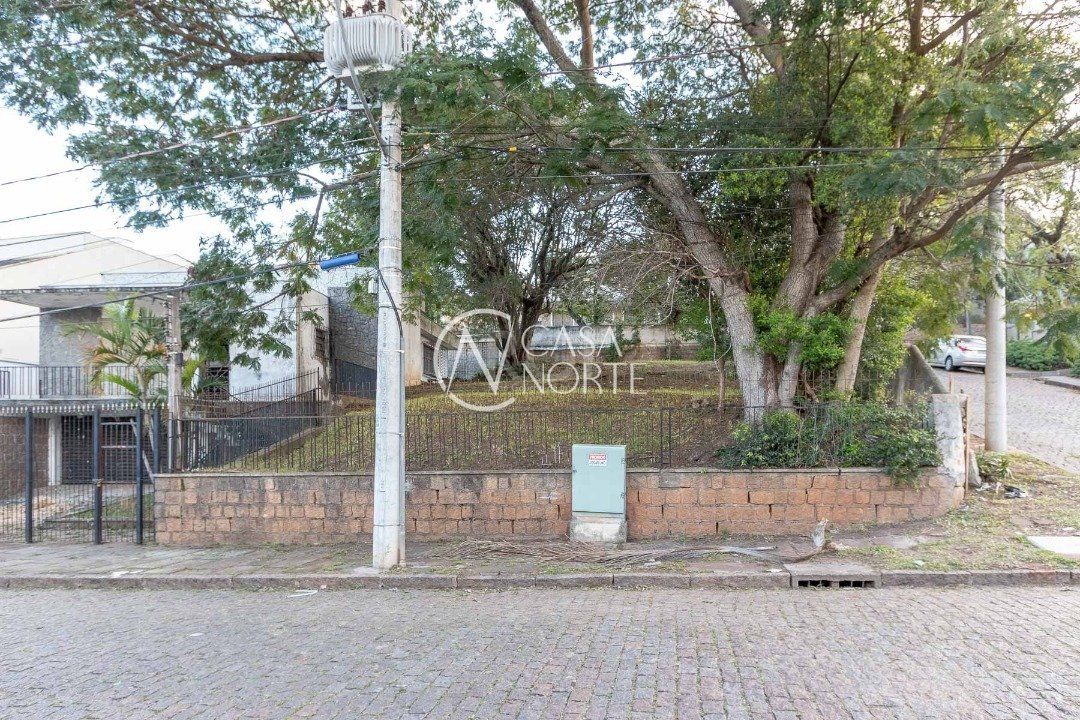 Terreno à venda  com 744m², Rua Eurico Lara no bairro Medianeira em Porto Alegre