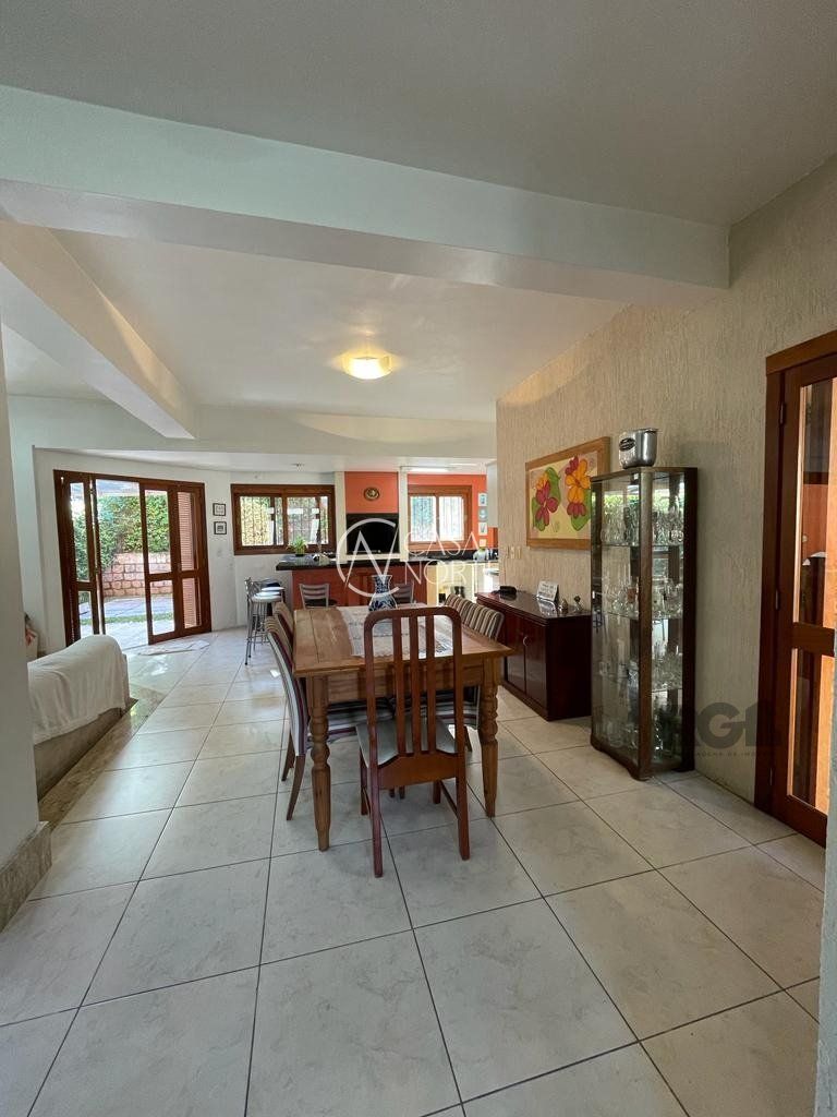 Casa de Condomínio à venda com 4 quartos, 267m², 1 suíte, 2 vagas, Avenida Vicente Monteggia no bairro Cavalhada em Porto Alegre