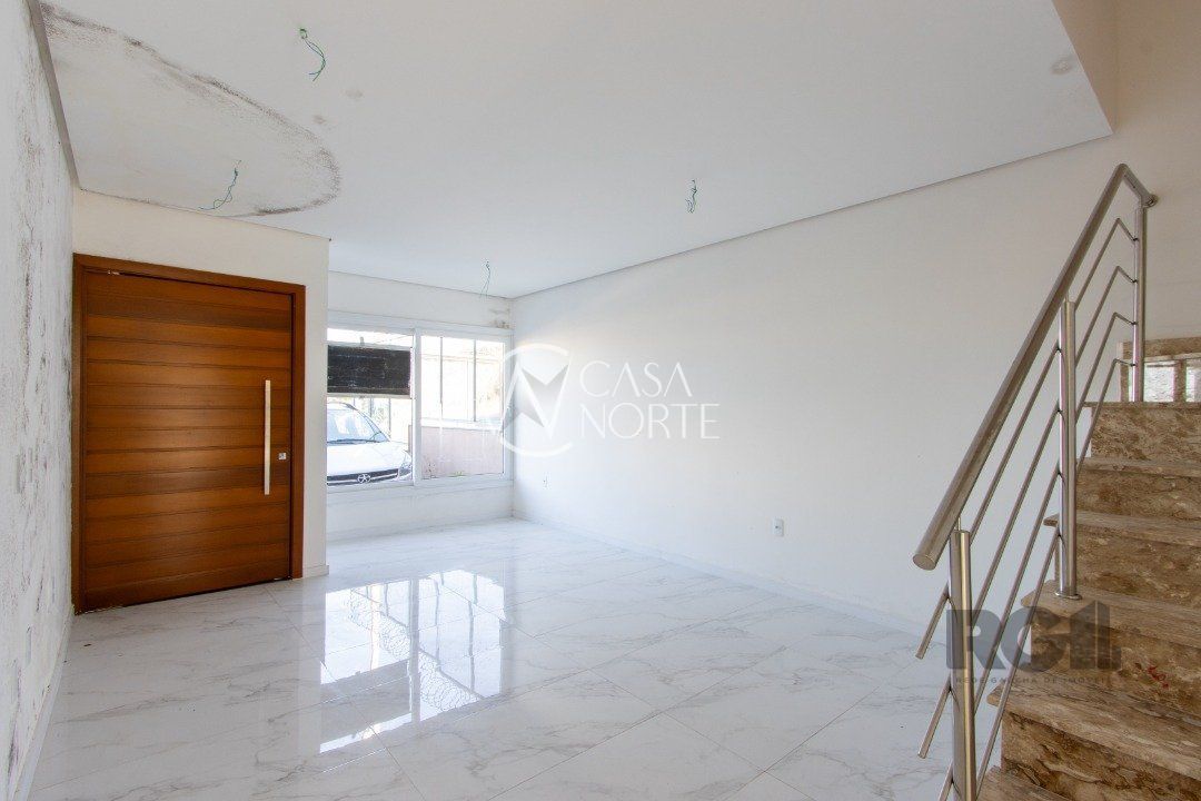 Sobrado à venda com 4 quartos, 165m², 4 suítes, 1 vaga, Avenida Altos do Santa Rita no bairro Aberta dos Morros em Porto Alegre