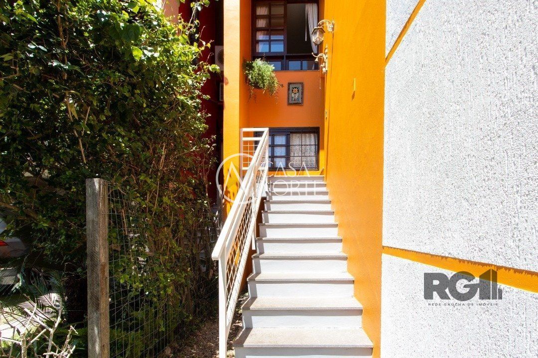 Casa de Condomínio à venda com 3 quartos, 274m², 1 suíte, 2 vagas, Rua Álvaro Guterres no bairro Tristeza em Porto Alegre