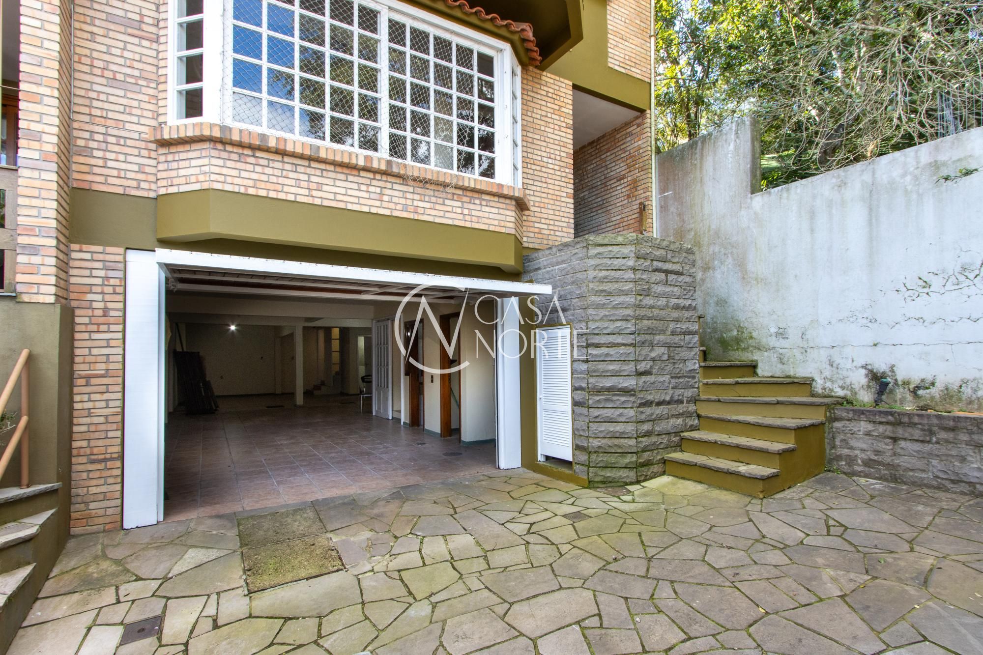 Casa de Condomínio à venda com 3 quartos, 296m², 1 suíte, 4 vagas, Rua Doutor Arnaldo da Silva Ferreira no bairro Jardim Isabel em Porto Alegre