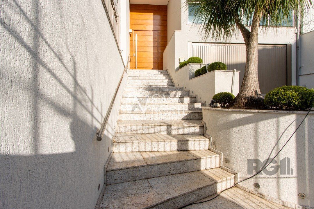 Casa à venda com 6 quartos, 714m², 5 suítes, 6 vagas, Rua Dona Ondina no bairro Menino Deus em Porto Alegre
