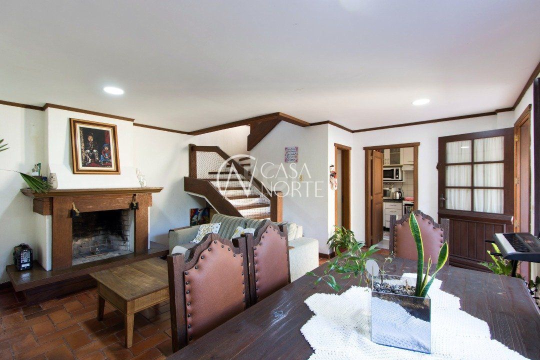 Casa de Condomínio à venda com 2 quartos, 195m², 1 suíte, 2 vagas, Rua Doutor Pereira Neto no bairro Tristeza em Porto Alegre