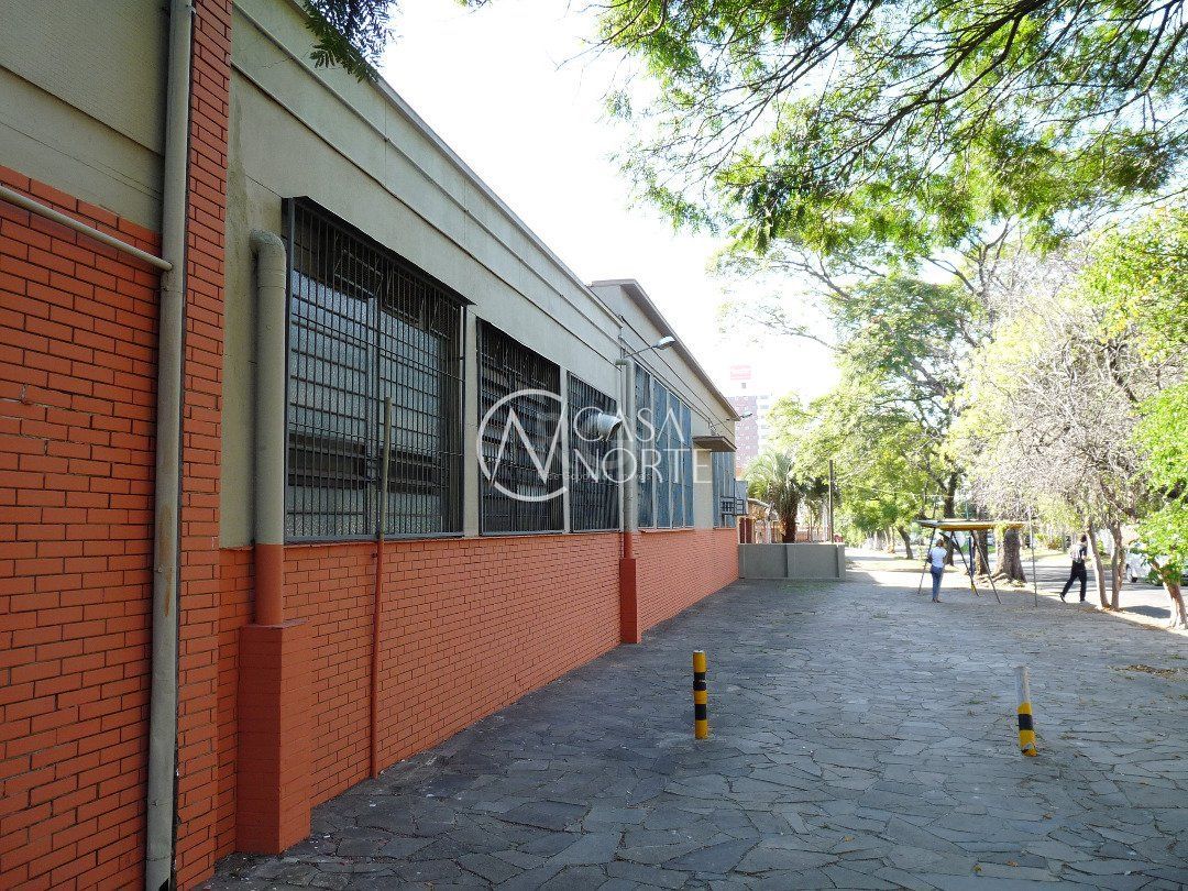 Pavilhão à venda , 5686m², Rua Engenheiro Ubatuba de Faria no bairro Sarandi em Porto Alegre