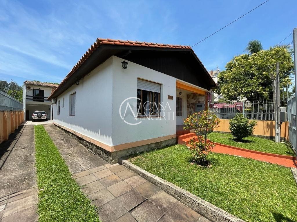Casa à venda com 3 quartos, 254m², 1 suíte, 2 vagas, Rua Doutor Mário Totta no bairro Tristeza em Porto Alegre