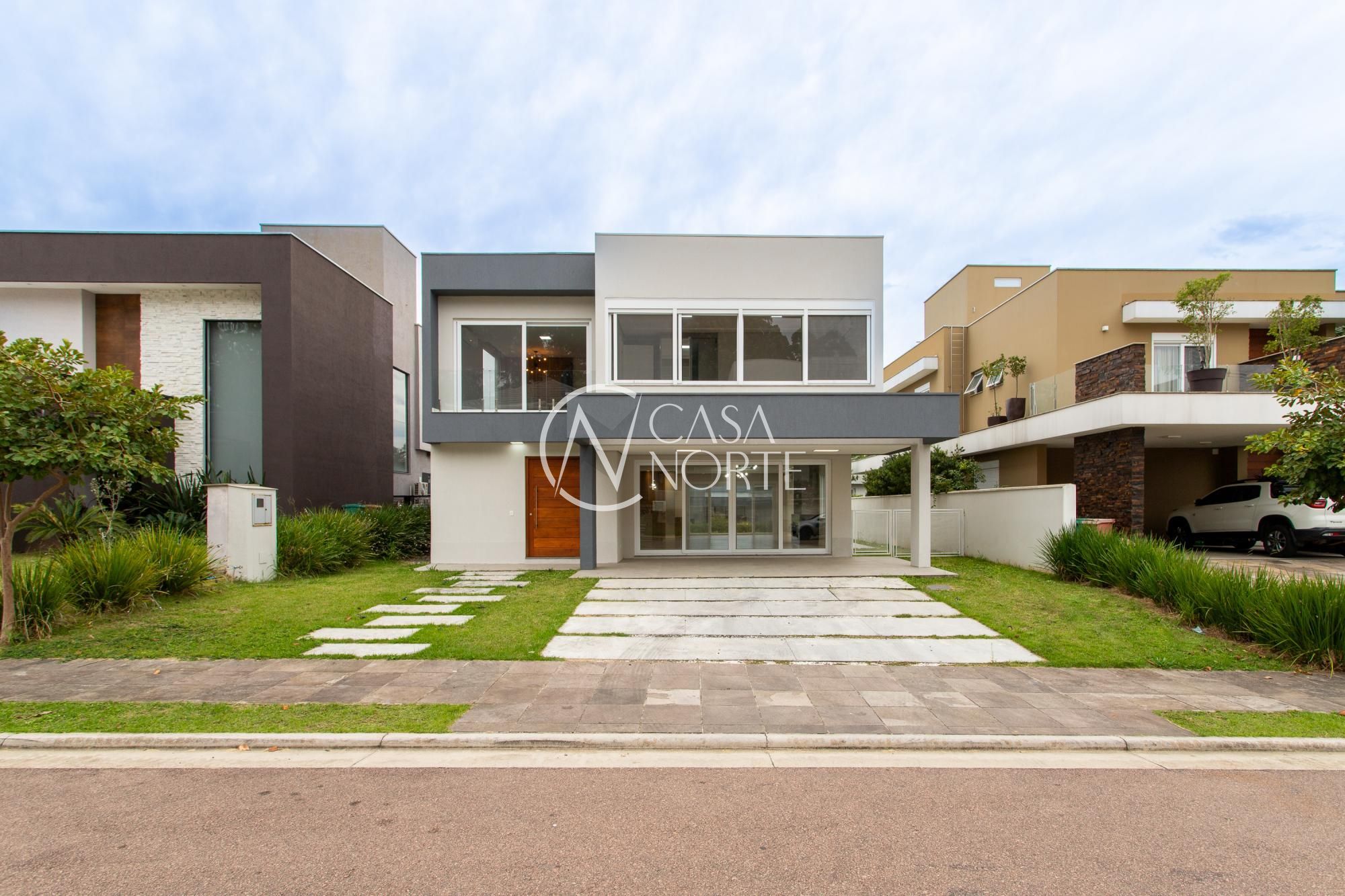 Casa de Condomínio à venda com 3 quartos, 257m², 3 suítes, 4 vagas, Estrada das Três Meninas no bairro Vila Nova em Porto Alegre