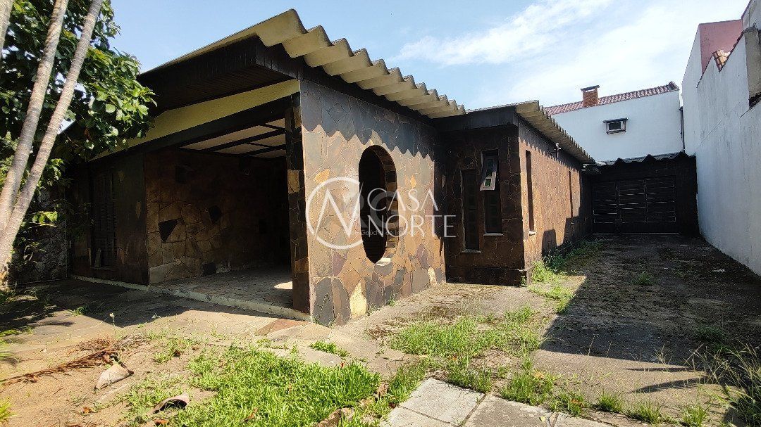 Casa à venda com 3 quartos, 190m², 4 vagas, Rua Oscar Ferreira no bairro Rubem Berta em Porto Alegre