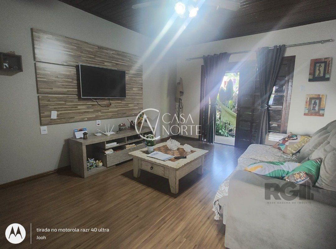 Casa à venda com 2 quartos, 120m², 3 vagas, Rua Maria da Cunha Koller no bairro Belém Novo em Porto Alegre