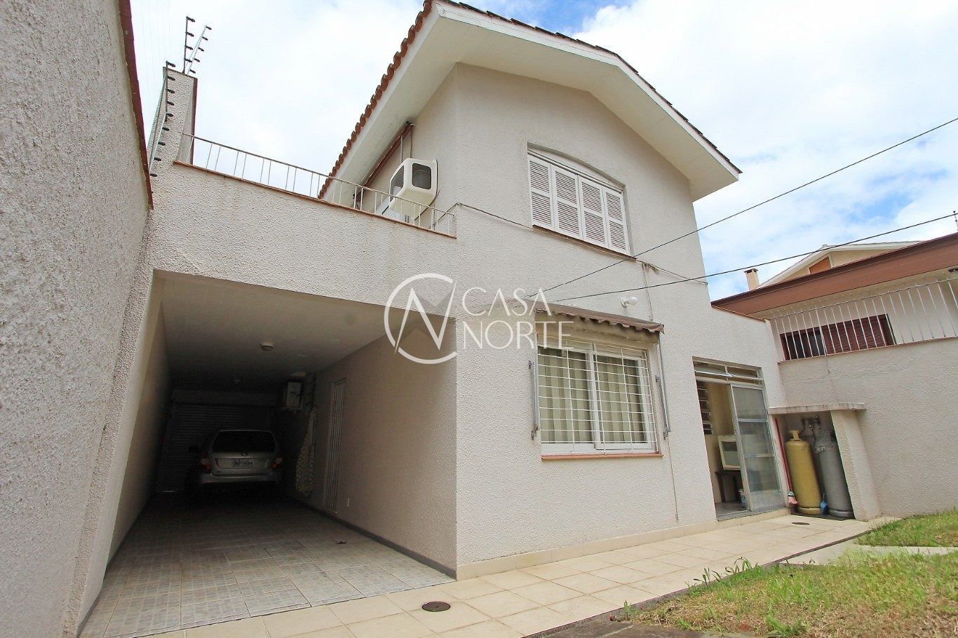 Casa à venda com 3 quartos, 248m², 5 vagas, Rua Padre Alois Kades no bairro Jardim Europa em Porto Alegre