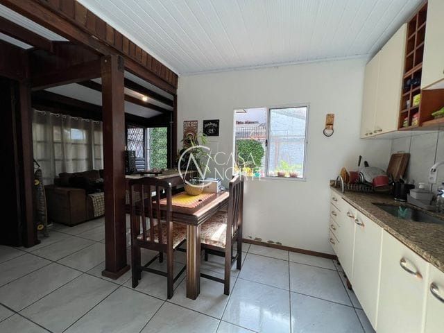 Casa à venda com 3 quartos, 100m², Avenida Guarujá no bairro Guarujá em Porto Alegre