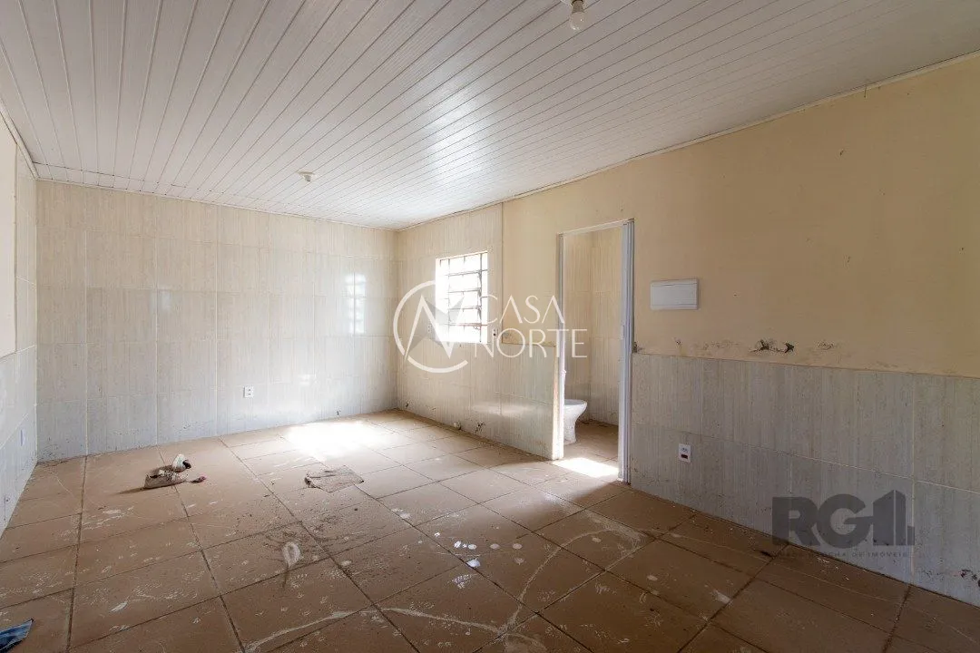 Casa à venda com 7 quartos, 240m², 4 vagas, Estrada João Passuelo no bairro Vila Nova em Porto Alegre