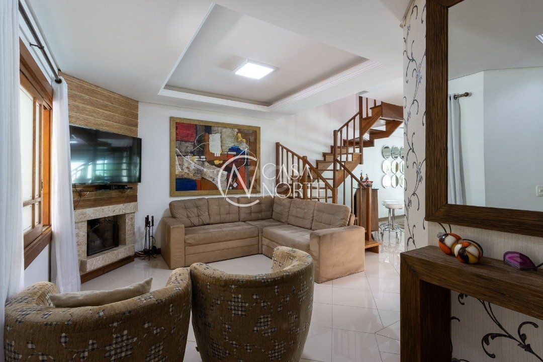 Casa à venda com 5 quartos, 222m², 1 suíte, 4 vagas, Rua Caribe no bairro Ipanema em Porto Alegre