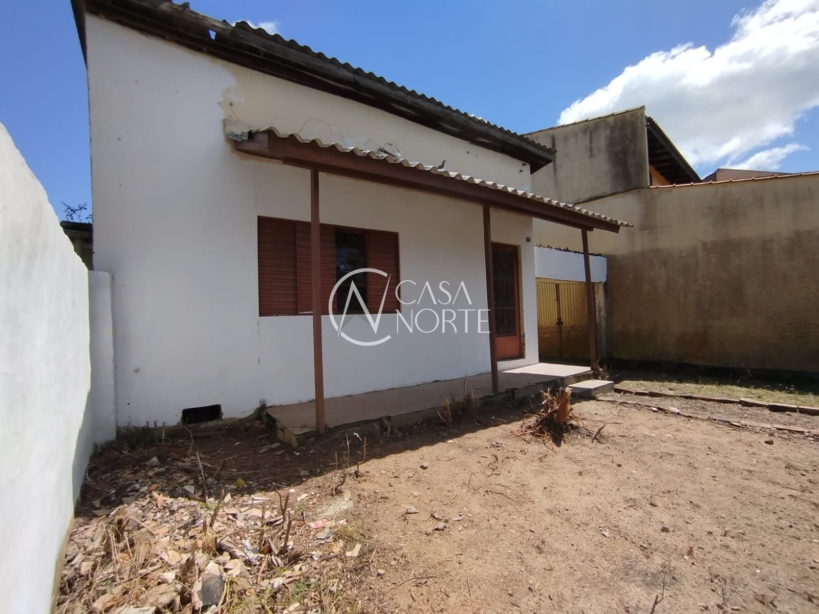 Casa à venda com 1 quarto, 58m², 2 vagas, Rua dos Guenoas no bairro Guarujá em Porto Alegre
