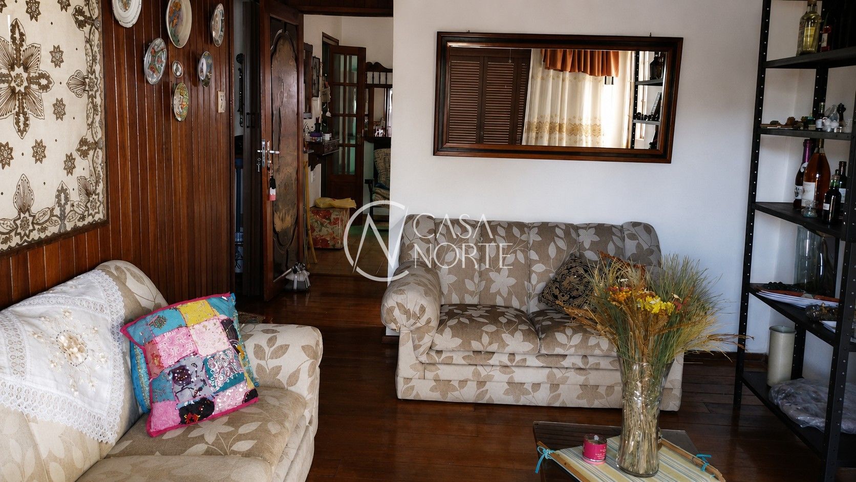 Casa à venda com 2 quartos, 189m², 4 vagas, Rua Octávio de Souza no bairro Nonoai em Porto Alegre