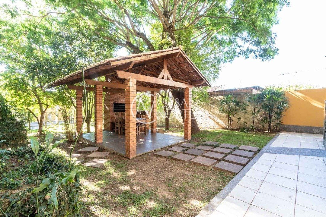 Casa à venda com 3 quartos, 308m², 1 suíte, 5 vagas, Rua Jaguari no bairro Cristal em Porto Alegre