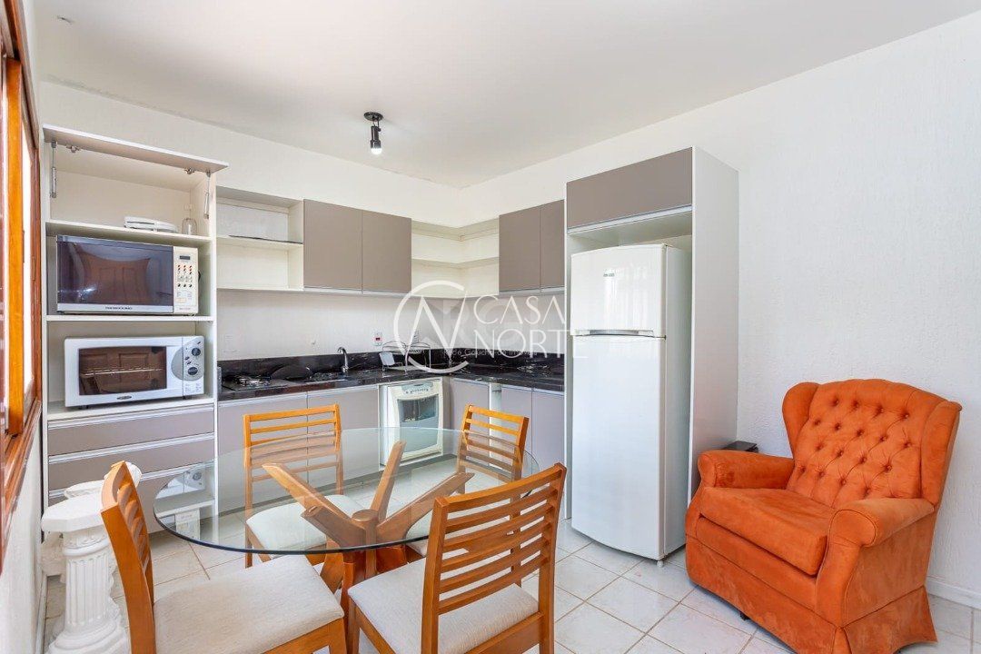 Casa à venda com 3 quartos, 207m², 1 suíte, 3 vagas, Rua Floriano Maya Davila no bairro Teresópolis em Porto Alegre