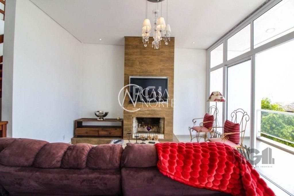 Casa à venda com 3 quartos, 300m², 1 suíte, 4 vagas, Rua Pedro Carneiro Pereira no bairro Teresópolis em Porto Alegre