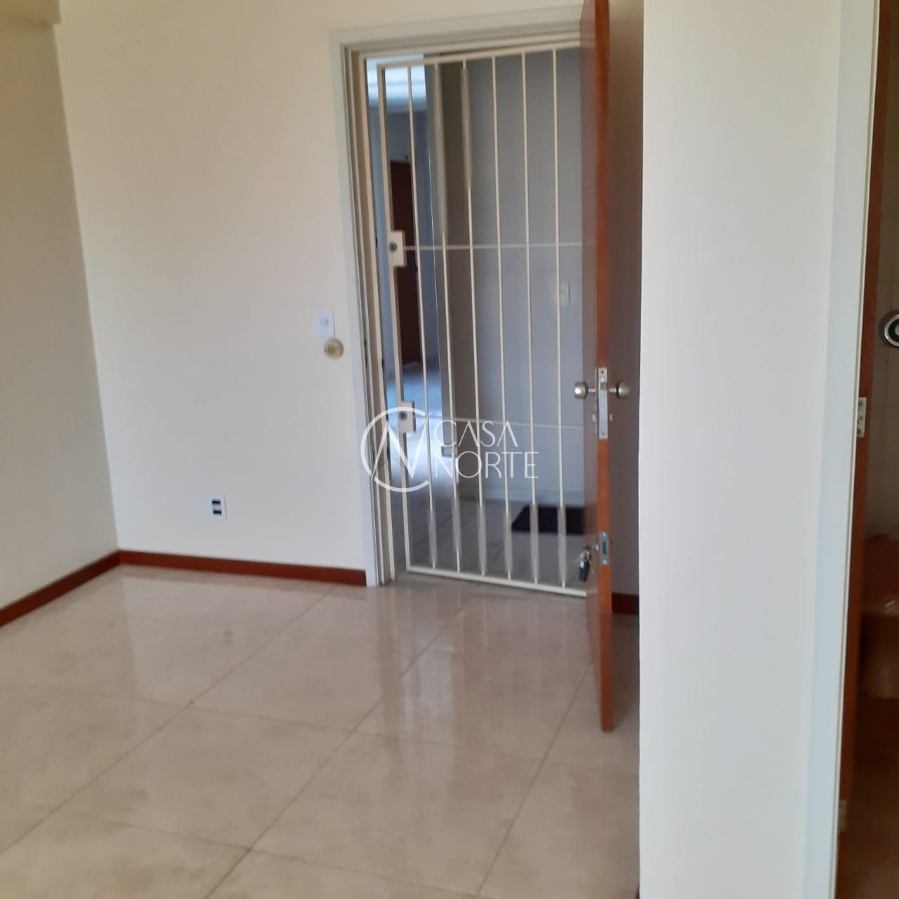 Sala Comercial à venda com 1 quarto, 30m², 1 vaga, Avenida Protásio Alves no bairro Petrópolis em Porto Alegre