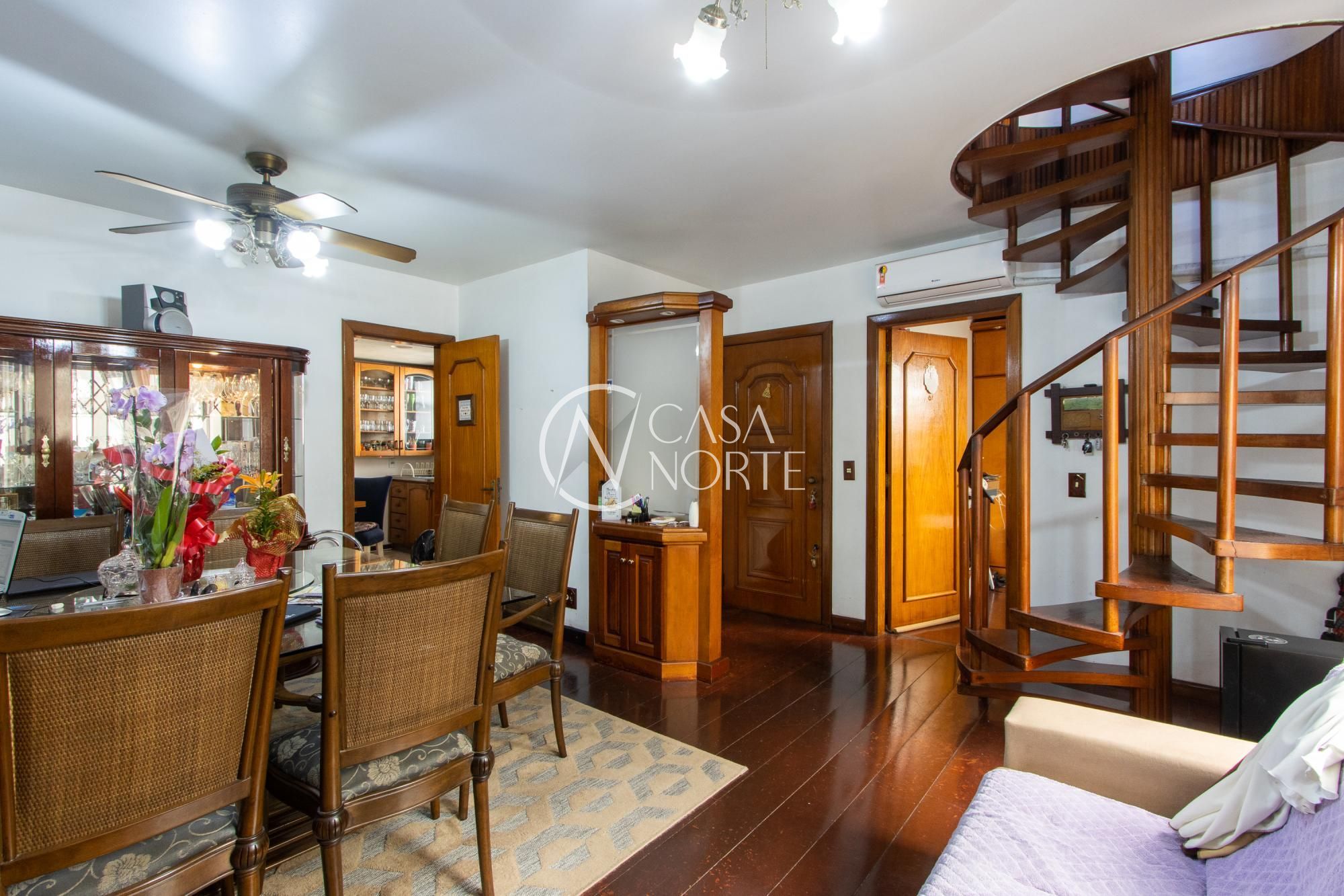 Cobertura à venda com 4 quartos, 241m², 1 suíte, Rua Eurico Lara no bairro Medianeira em Porto Alegre