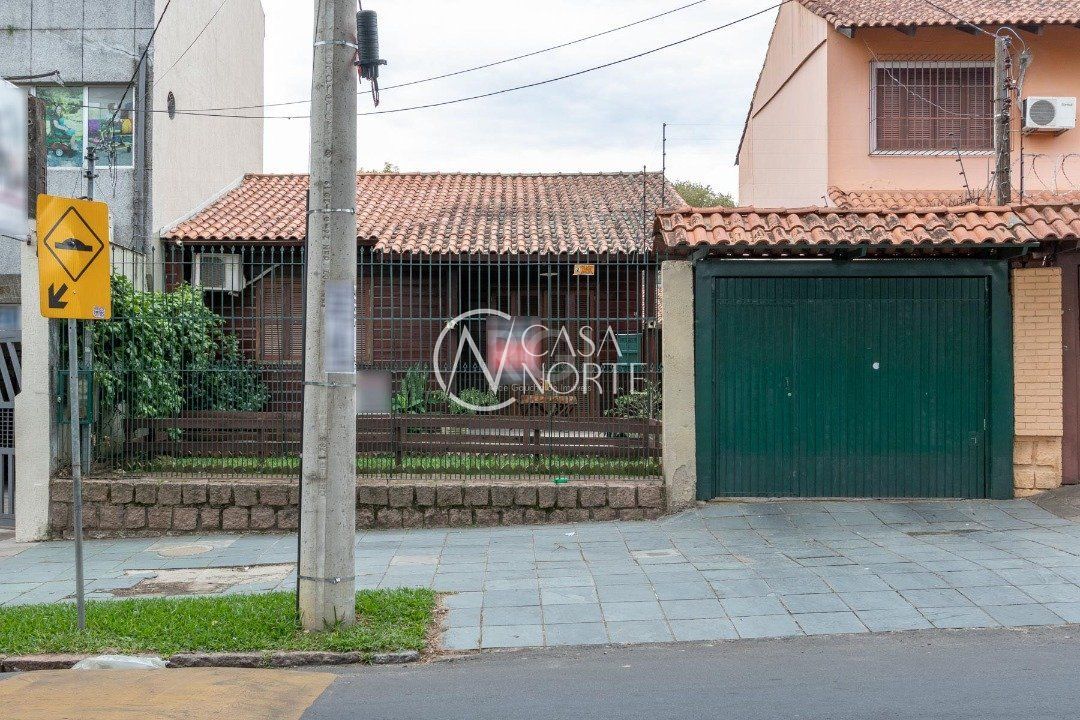 Casa à venda com 2 quartos, 54m², 4 vagas, Rua Butui no bairro Cristal em Porto Alegre